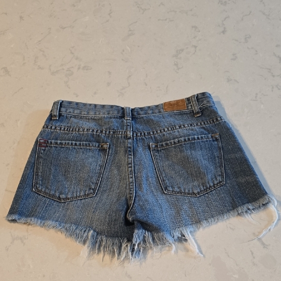 Urban Outfitters, BDG Freja Vintage Fit Mid-Rise Women's Jean Shorts, Size 24W - Picture 5 of 9